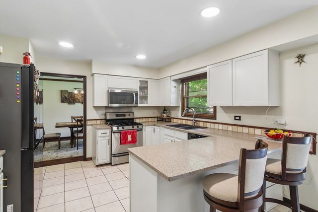 816 Bonnie Brae Lane, Bolingbrook, IL 60440