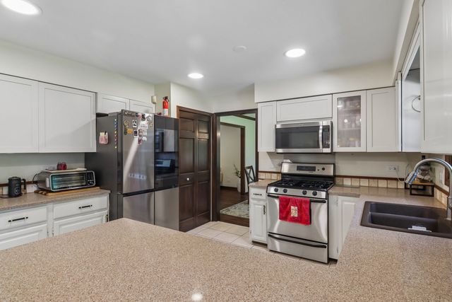 816 Bonnie Brae Lane, Bolingbrook, IL 60440