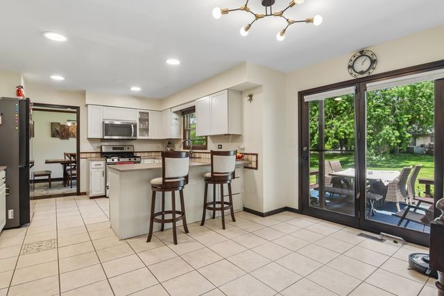 816 Bonnie Brae Lane, Bolingbrook, IL 60440