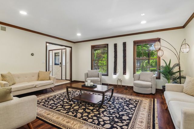 816 Bonnie Brae Lane, Bolingbrook, IL 60440