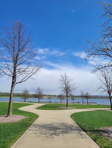 816 Bonnie Brae Lane, Bolingbrook, IL 60440