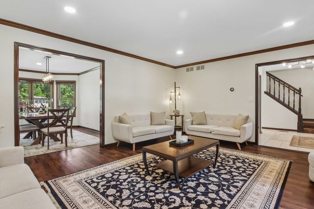 816 Bonnie Brae Lane, Bolingbrook, IL 60440