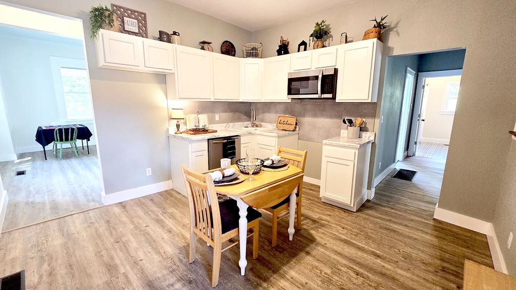 Image 20 of property listing at 433 S Lincoln Boulevard, Centralia, IL 62801