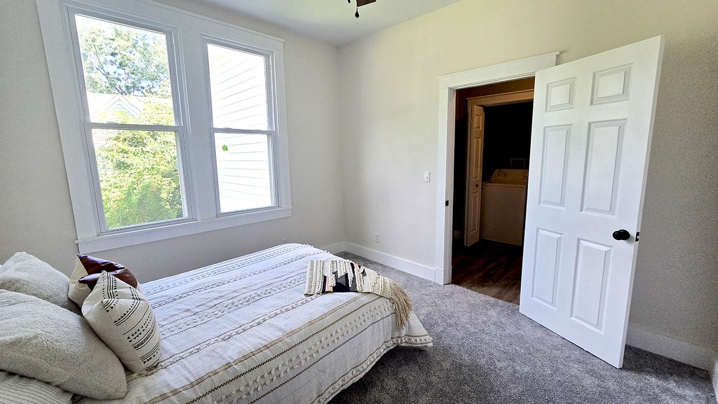 Image 37 of property listing at 433 S Lincoln Boulevard, Centralia, IL 62801