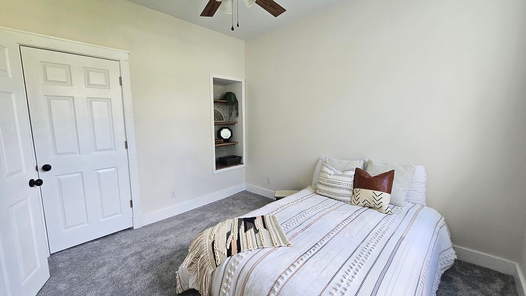 Image 38 of property listing at 433 S Lincoln Boulevard, Centralia, IL 62801