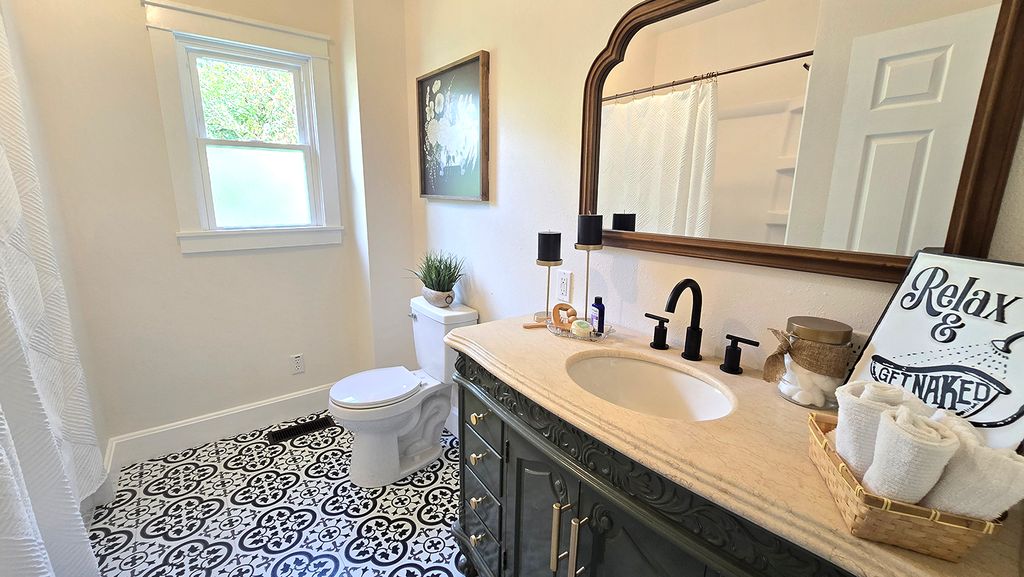 Image 40 of property listing at 433 S Lincoln Boulevard, Centralia, IL 62801