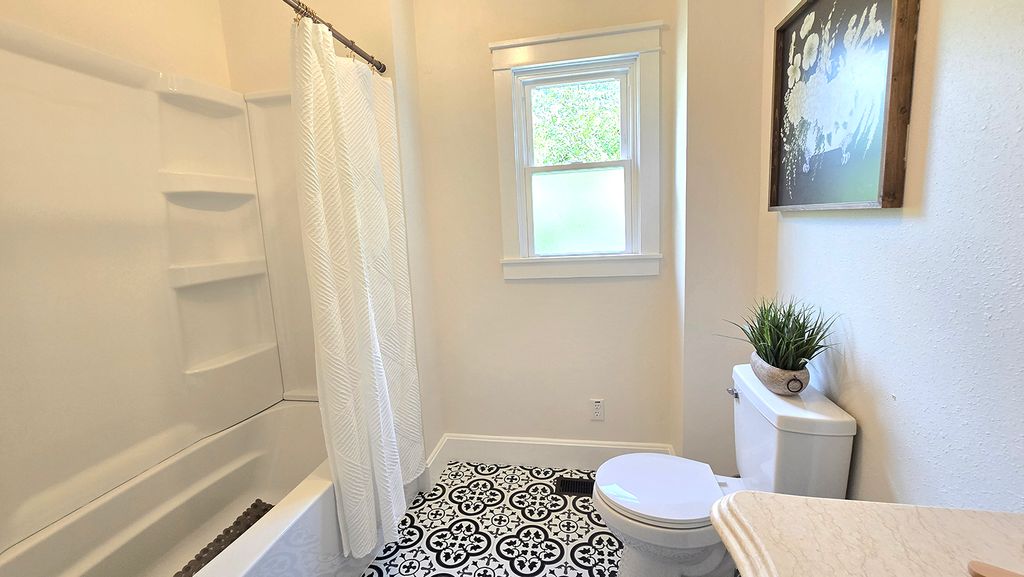 Image 43 of property listing at 433 S Lincoln Boulevard, Centralia, IL 62801