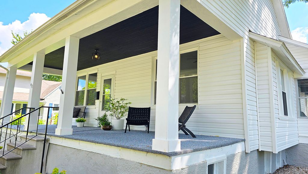 Image 6 of property listing at 433 S Lincoln Boulevard, Centralia, IL 62801