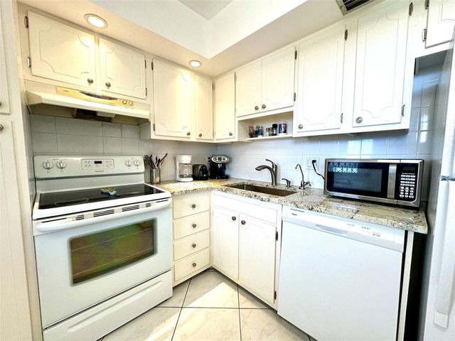 2671 S Course Drive 802, Pompano Beach, FL 33069