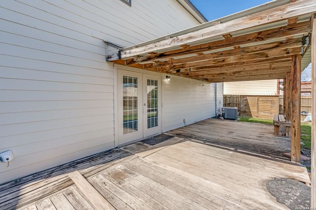 640 NW Crossing, New Braunfels, TX 78130