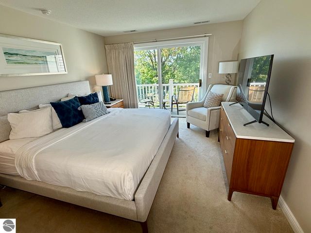 5148 Valleyway Drive, Williamsburg, MI 49690