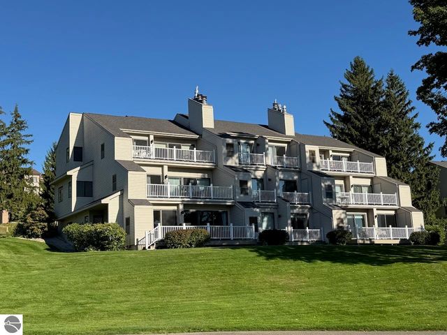 5148 Valleyway Drive, Williamsburg, MI 49690