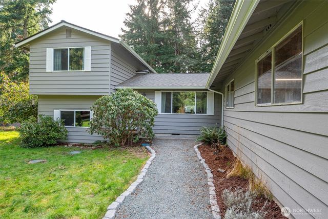 744 Spitfire Lane, Oak Harbor, WA 98277