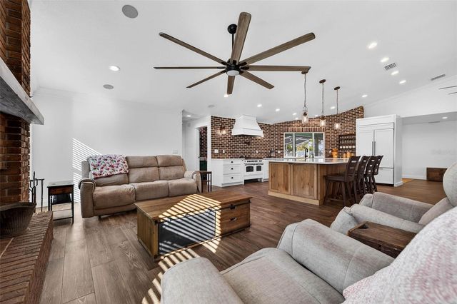 11945 74TH AVENUE, Seminole, FL 33772