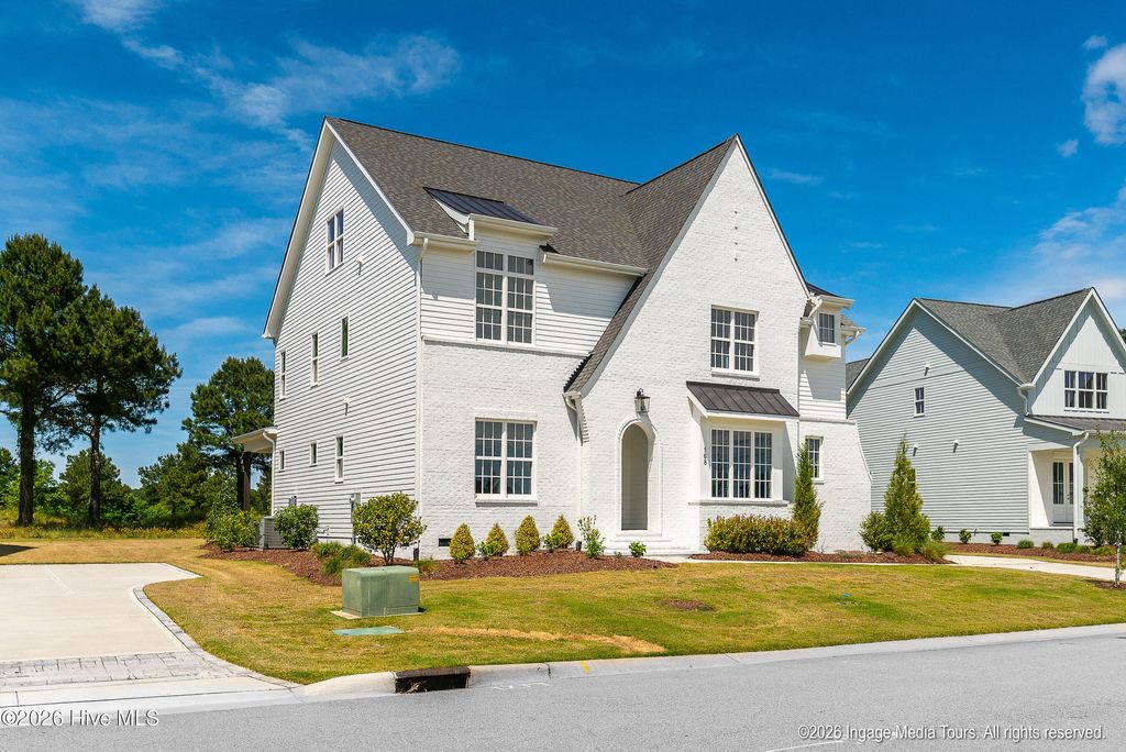 Image 2 of property listing at 168 Pine Tree Point, Snow Hill, NC 28580