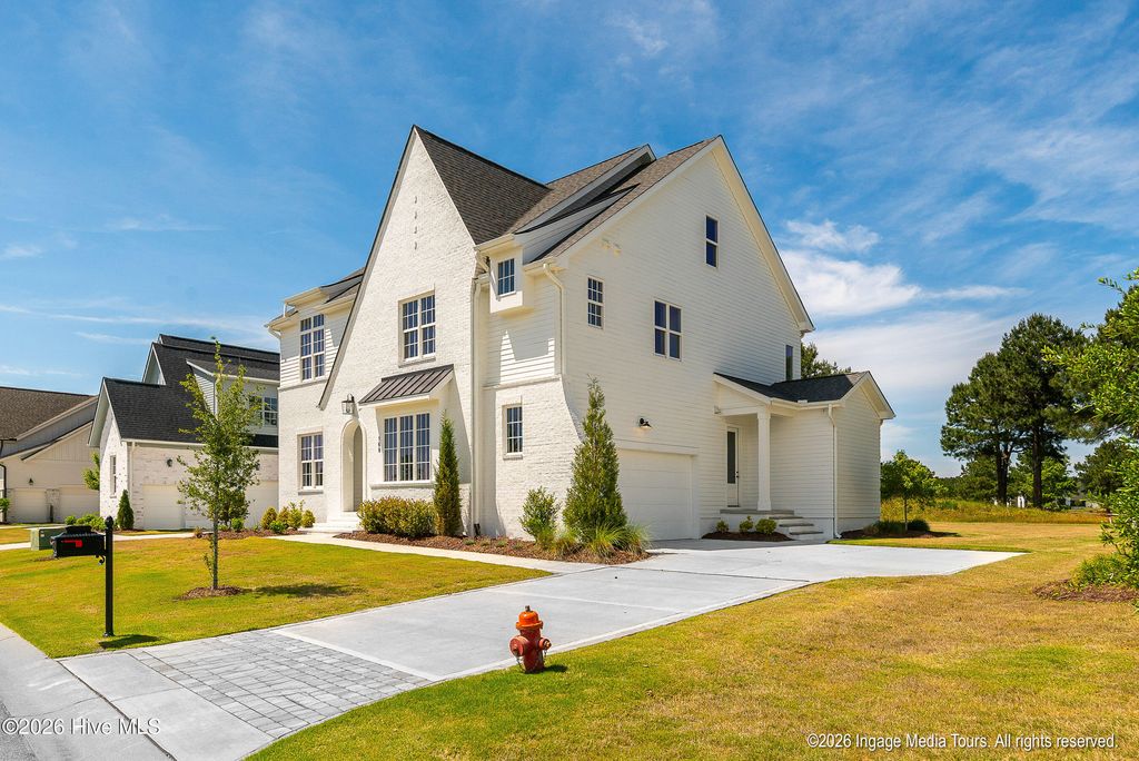 Image 3 of property listing at 168 Pine Tree Point, Snow Hill, NC 28580