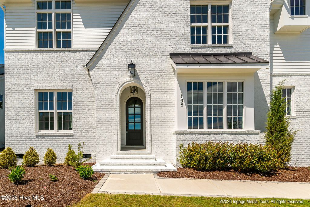 Image 4 of property listing at 168 Pine Tree Point, Snow Hill, NC 28580