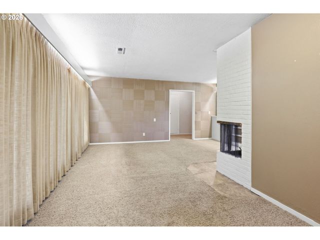 9477 Sw 62ND Dr, Portland, OR 97219