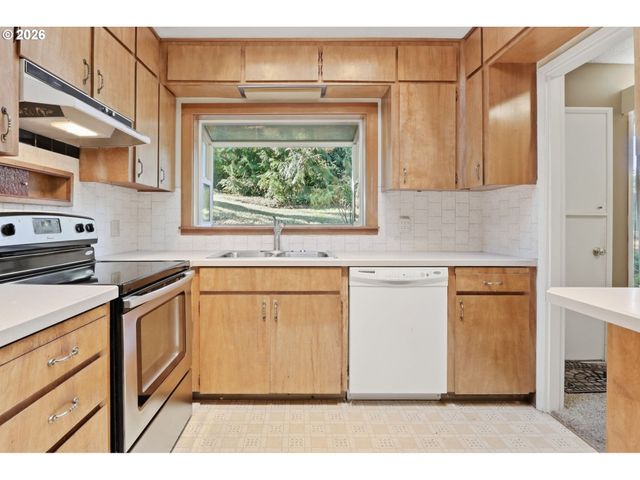 9477 Sw 62ND Dr, Portland, OR 97219