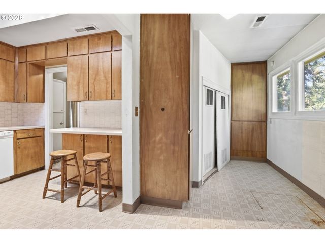 9477 Sw 62ND Dr, Portland, OR 97219