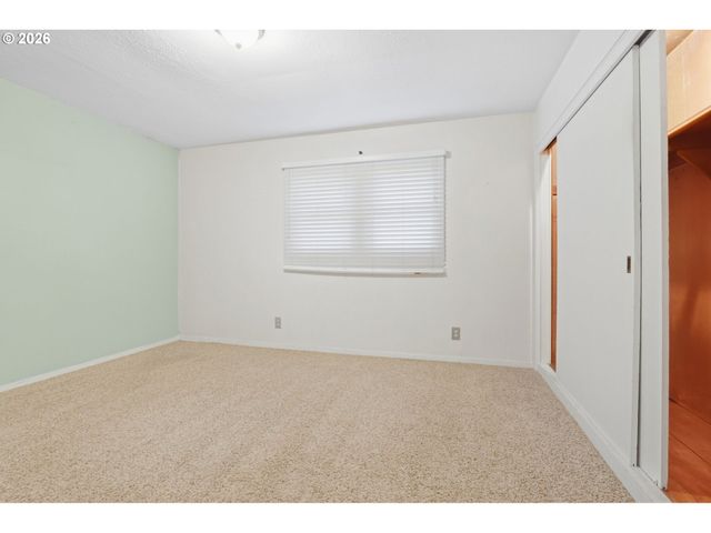 9477 Sw 62ND Dr, Portland, OR 97219