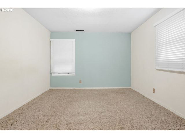 9477 Sw 62ND Dr, Portland, OR 97219