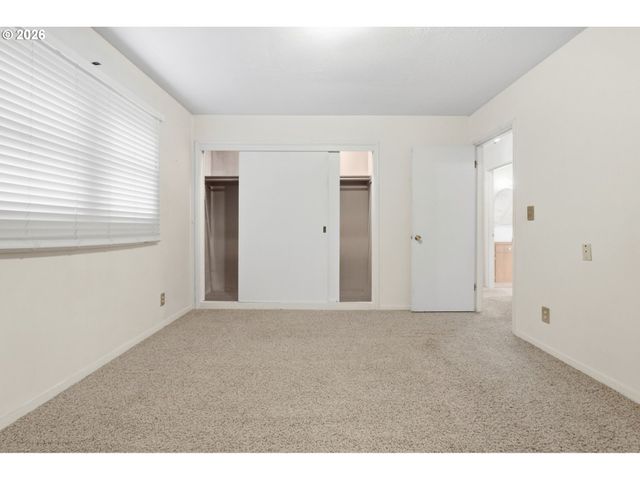 9477 Sw 62ND Dr, Portland, OR 97219