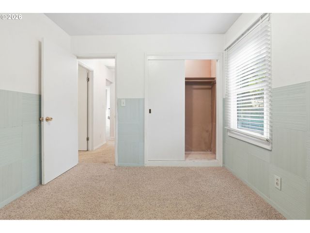 9477 Sw 62ND Dr, Portland, OR 97219