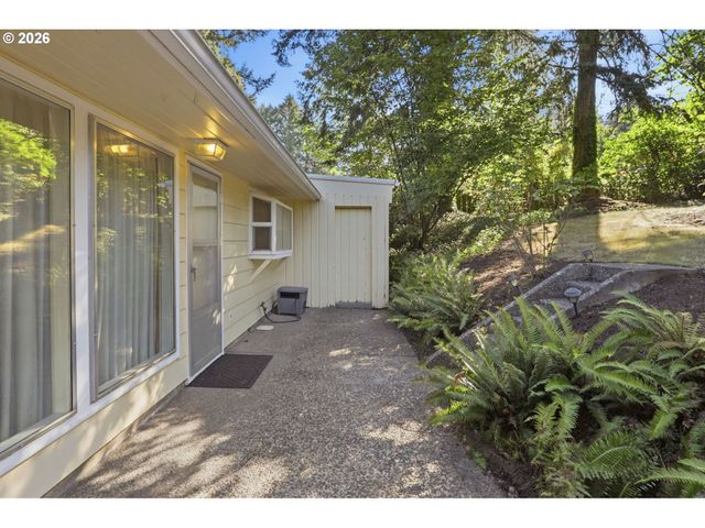 9477 Sw 62ND Dr, Portland, OR 97219