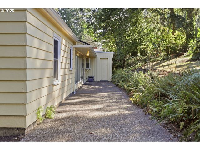 9477 Sw 62ND Dr, Portland, OR 97219