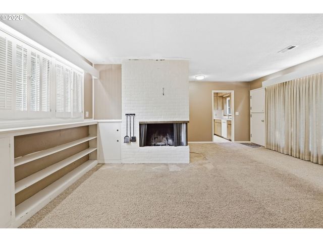 9477 Sw 62ND Dr, Portland, OR 97219