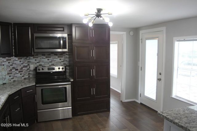 174 Lennondale Boulevard, Elizabethtown, NC 28337