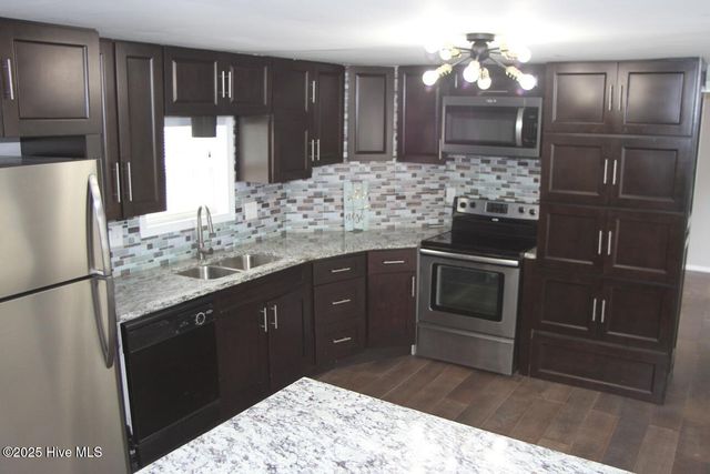 174 Lennondale Boulevard, Elizabethtown, NC 28337