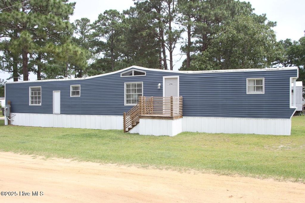 174 Lennondale Boulevard, Elizabethtown, NC 28337