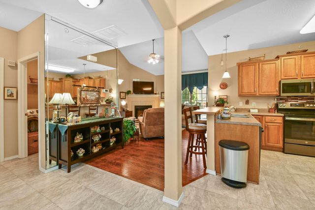 1398 N Sandy Creek Circle 2, Nixa, MO 65714