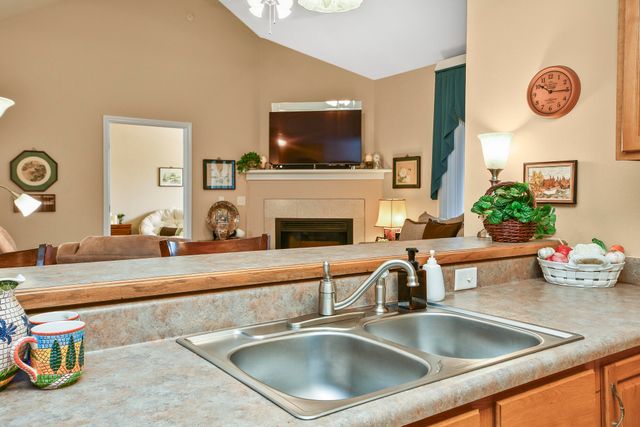 1398 N Sandy Creek Circle 2, Nixa, MO 65714