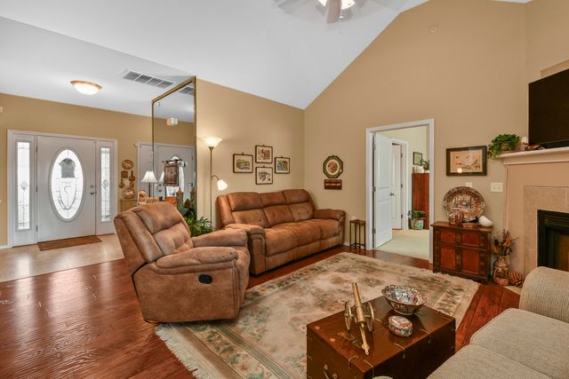 1398 N Sandy Creek Circle 2, Nixa, MO 65714