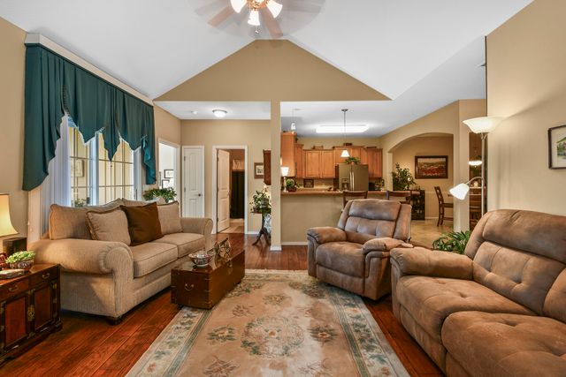 1398 N Sandy Creek Circle 2, Nixa, MO 65714