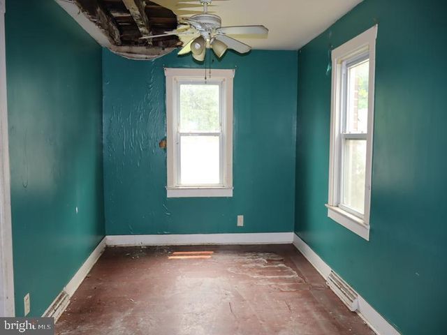 273 N BROAD ST, Penns Grove, NJ 08069