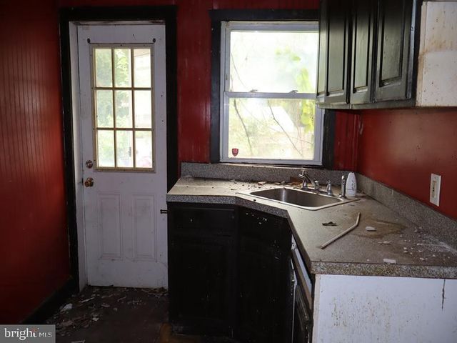 273 N BROAD ST, Penns Grove, NJ 08069
