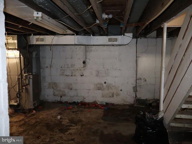 273 N BROAD ST, Penns Grove, NJ 08069