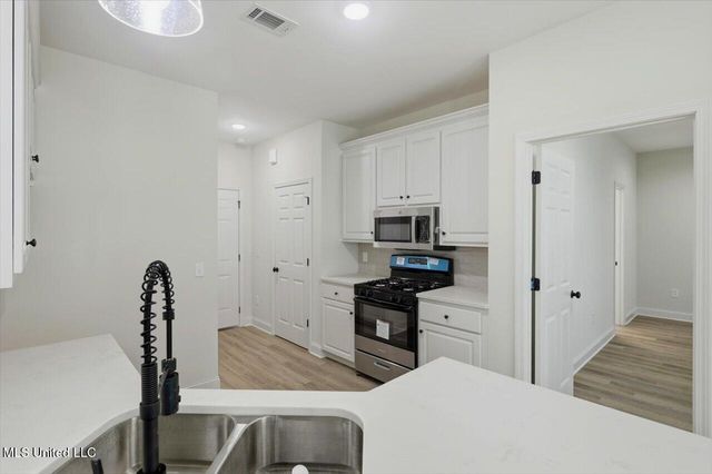 711 E Leake Street, Clinton, MS 39056