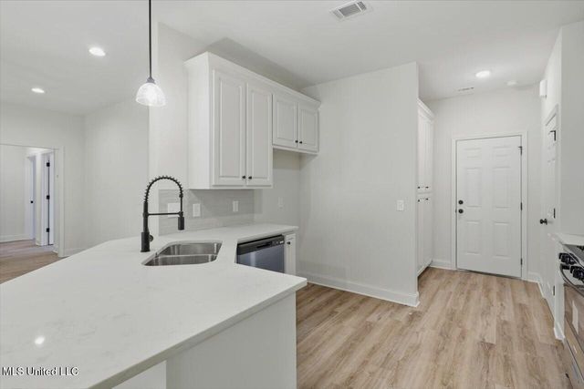 711 E Leake Street, Clinton, MS 39056