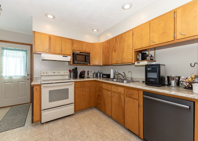 505 Highview Drive, Clinton, IA 52372