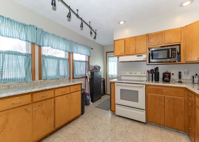 505 Highview Drive, Clinton, IA 52372