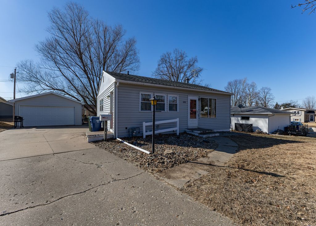 505 Highview Drive, Clinton, IA 52372
