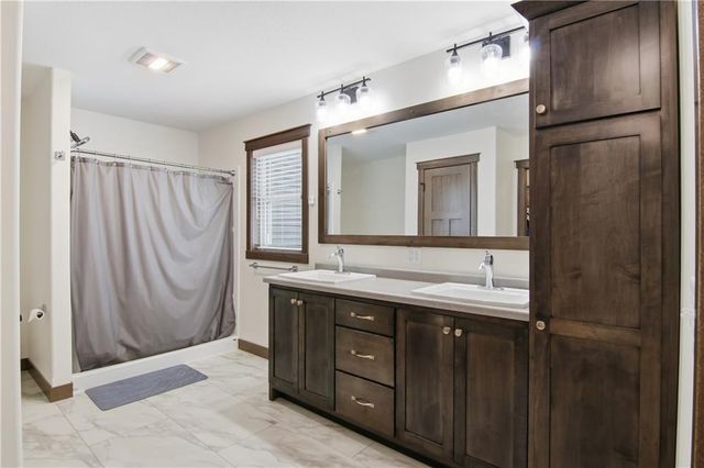 4919 Woodlands Drive, Eau Claire, WI 54703