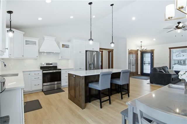 4919 Woodlands Drive, Eau Claire, WI 54703