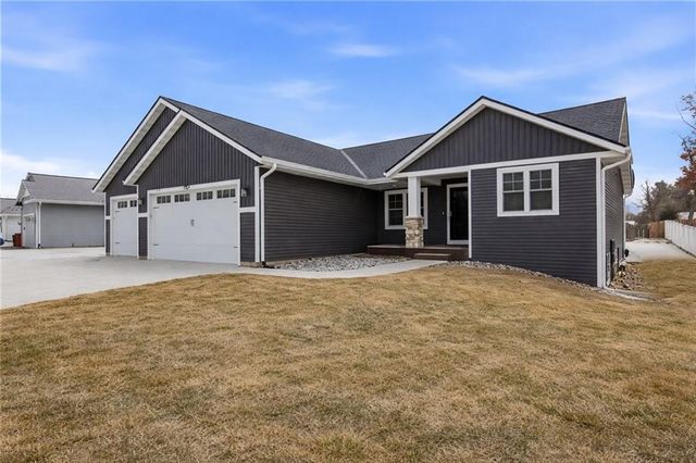 4919 Woodlands Drive, Eau Claire, WI 54703