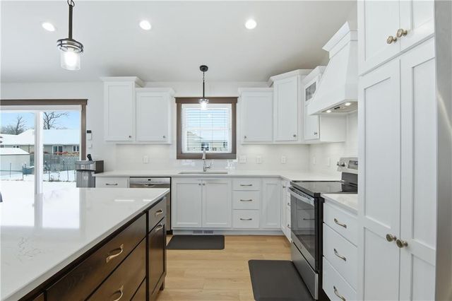 4919 Woodlands Drive, Eau Claire, WI 54703